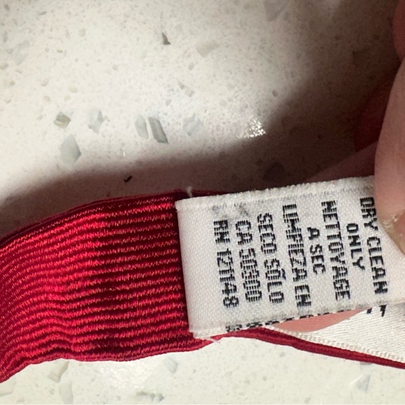 VAN HEUSEN Men’s Bow Tie-Red Adjustable - Picture 4 of 6